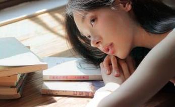 17吃瓜群众路线：分享最新的娱乐八卦，让你每天都能吃到热乎的瓜！
