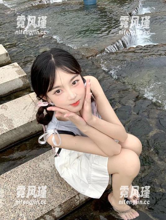 来91吃瓜中心视频观看，动漫游戏角色带你体验吃瓜新乐趣！