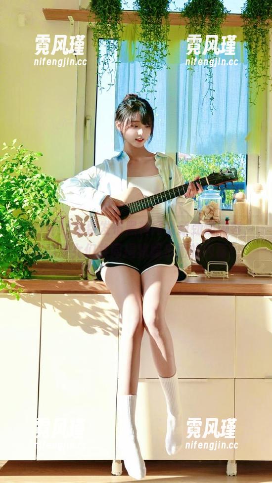 免费发布黑料网最新劲爆内容，吃瓜少女们共同揭秘娱乐圈的内幕！